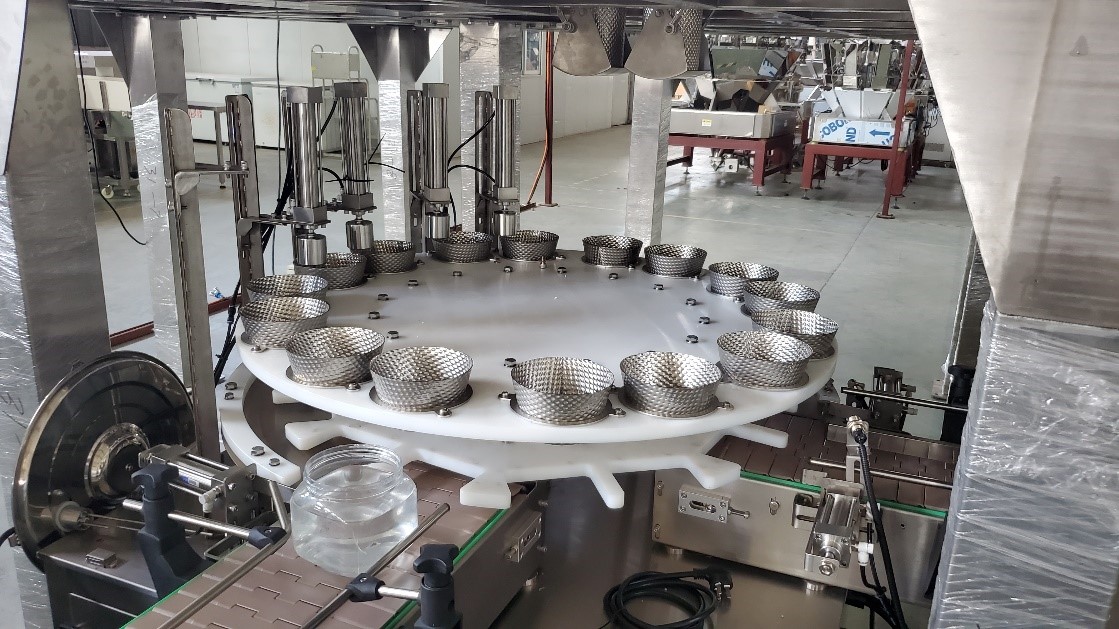 How can kimchi be automatically weighed and filled into bottles? 8