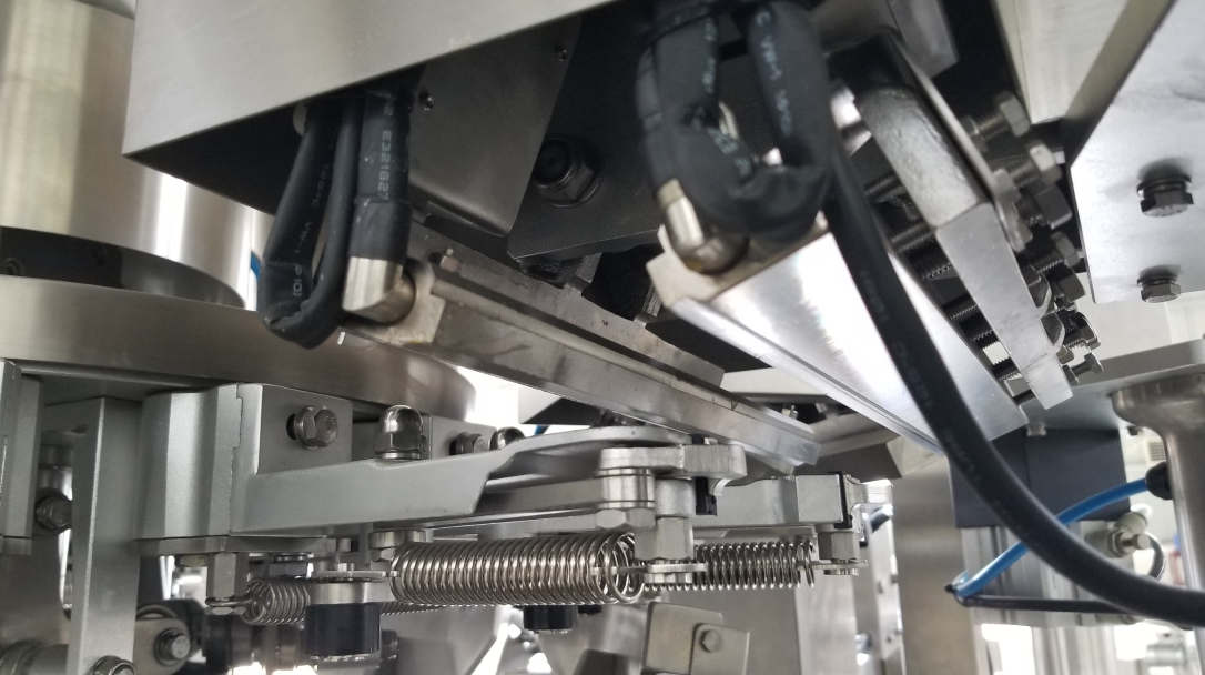 How does the pouch packing machine work? What is the benefit to choose smartweigh premade pouch packing machine? 9