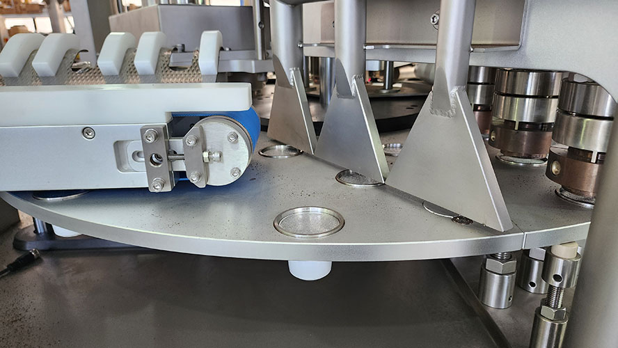 咖啡K杯灌裝封口包裝機 14