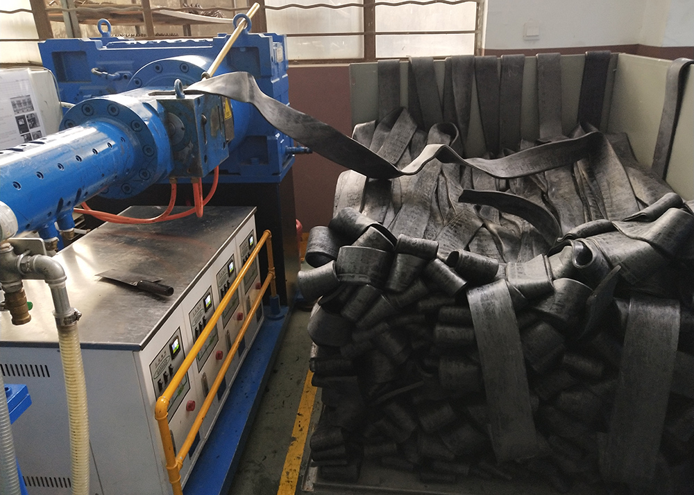 Peroxide Vulcanized EPDM Filler Neck 16