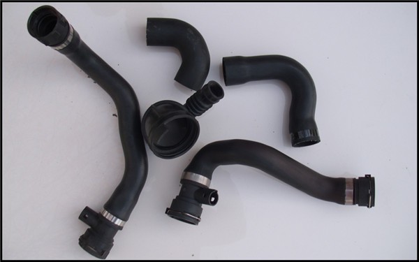 Aftermarket Auto EPDM Rubber Replacing Hoses For OEM Number 11537609944-01
