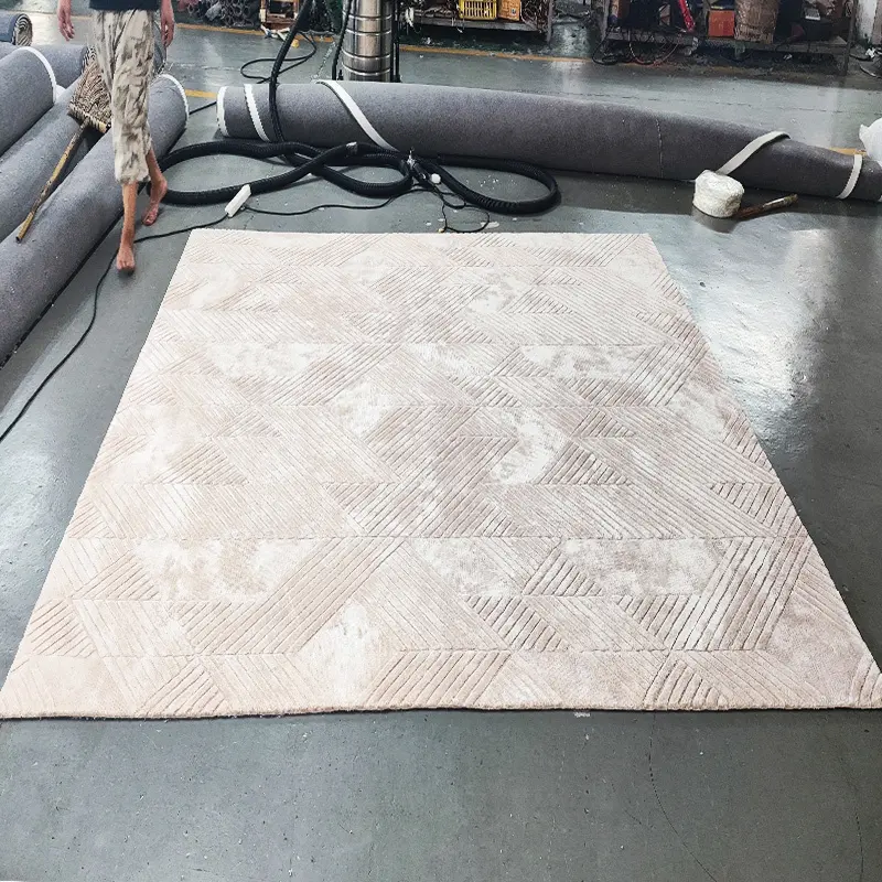 Alfombra artesanal tejida a mano, diseño texturizado único para sala de estar. 1