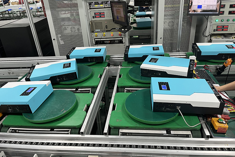 Onduleur solaire hybride MPPT 3 kW/5 kW avec contrôleur solaire MPPT intégré, vendu en gros directement d'usine pour systèmes d'énergie solaire. 8