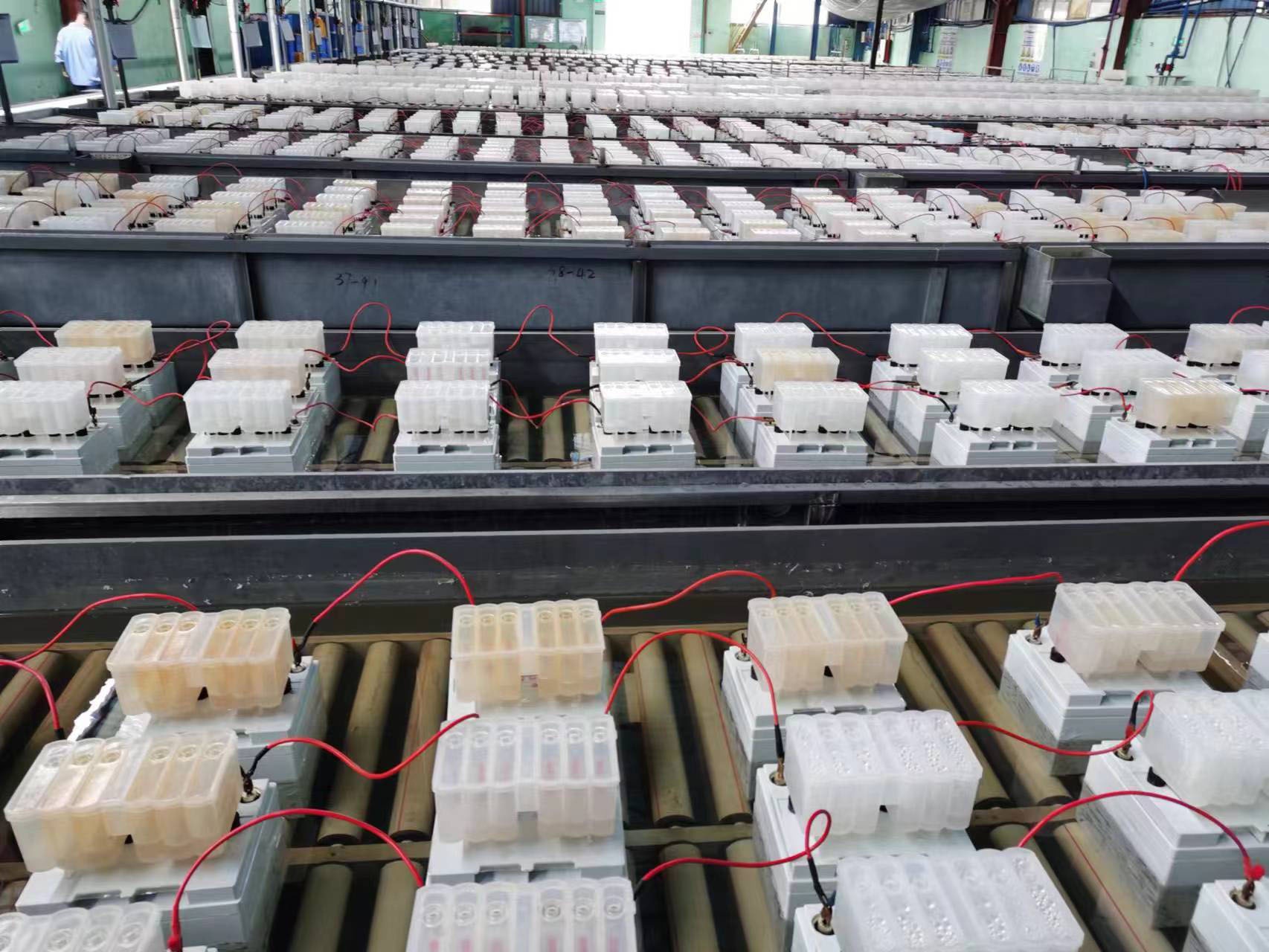 بطاريات فوكستك الأكثر مبيعًا من الرصاص الحمضي 12 فولت 100 أمبير/ساعة، 150 أمبير/ساعة، 200 أمبير/ساعة لأنظمة الطاقة الشمسية المنزلية 7