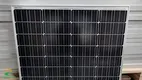 Módulos solares monocromáticos de 100 W a 160 W com 182 mm de diâmetro – Duráveis, compactos e ideais para sistemas isolados da rede elétrica. 1