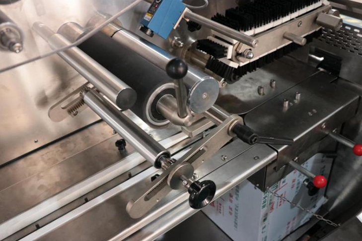 SW-300A Automatic Pillow Type Packing Machine 14