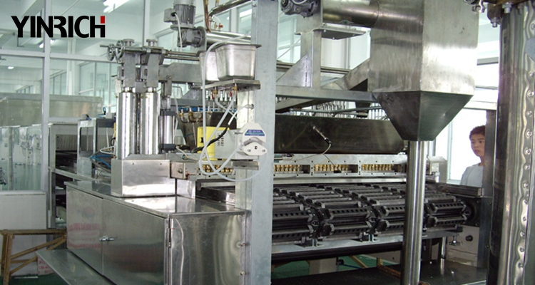 Linka na ukládání tvrdých bonbónů pro dvě barvy vedle sebe 2