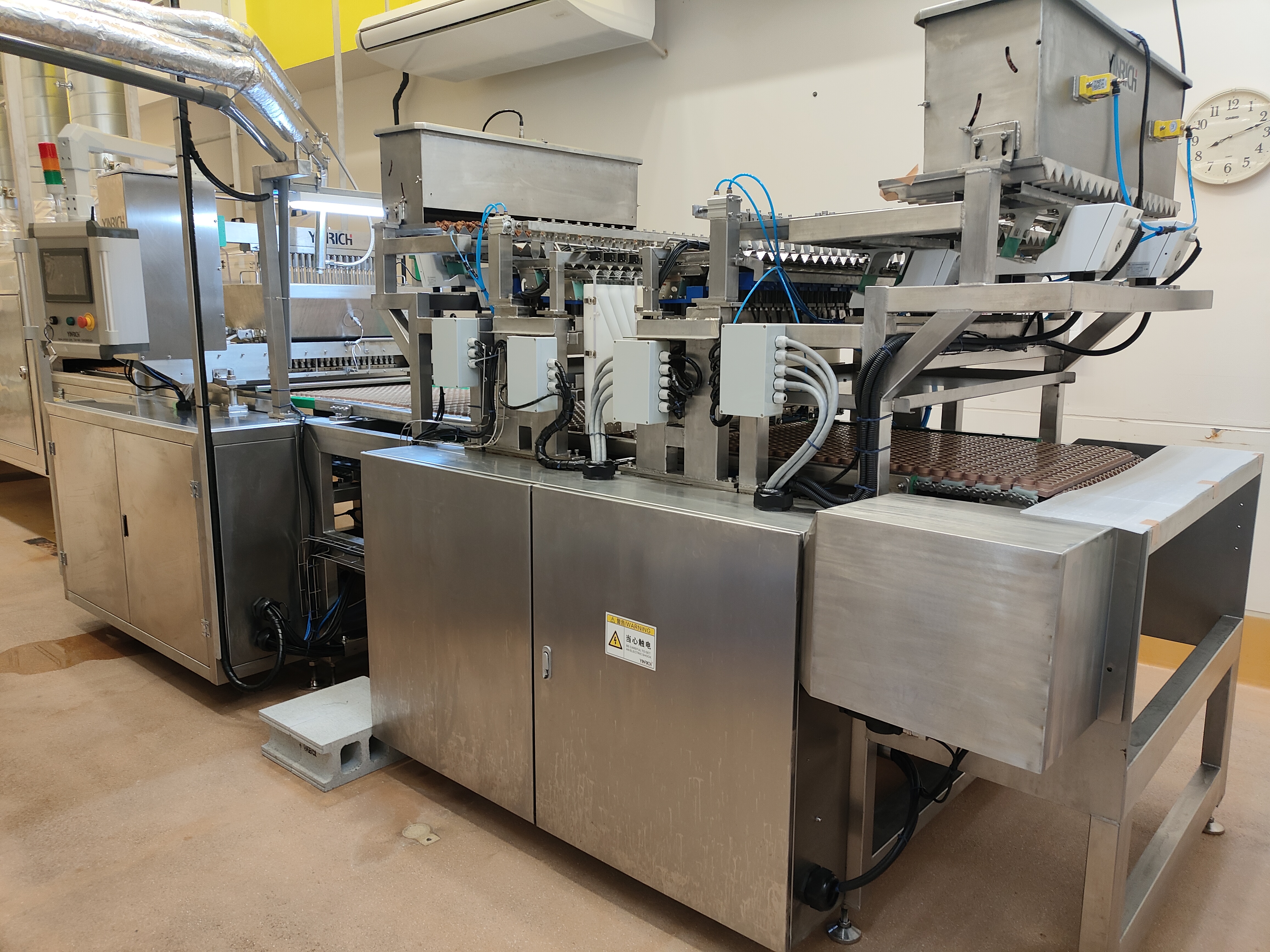 deposit hard candy with center filling 2