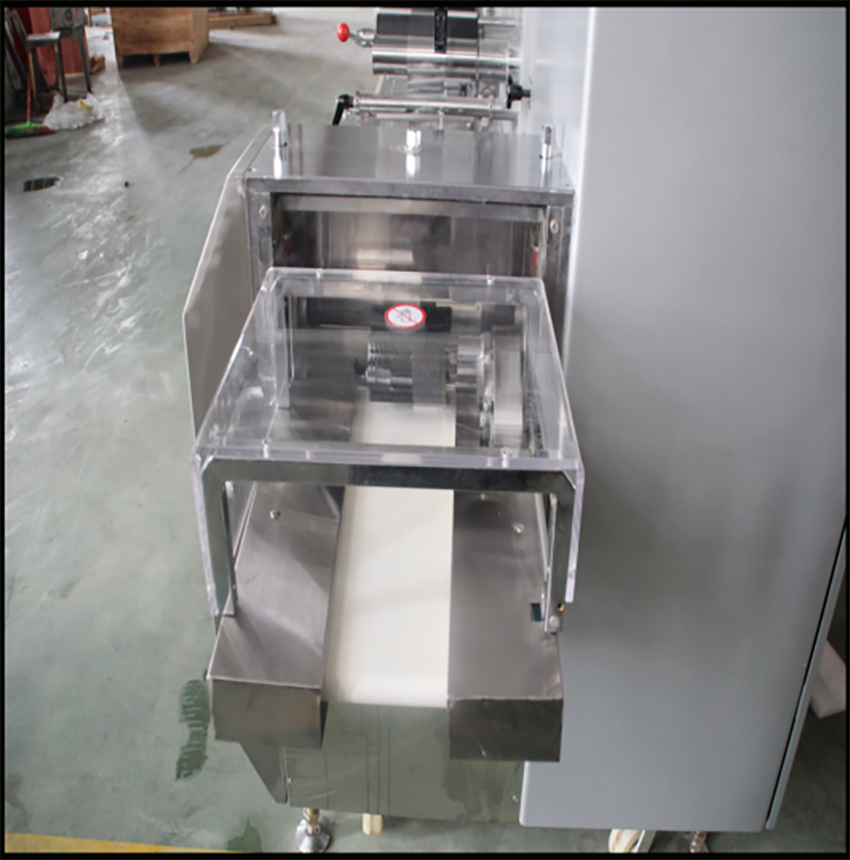 Automatic disc-feeding pillow type packing machine/marshmallow pillow type packing machine 16
