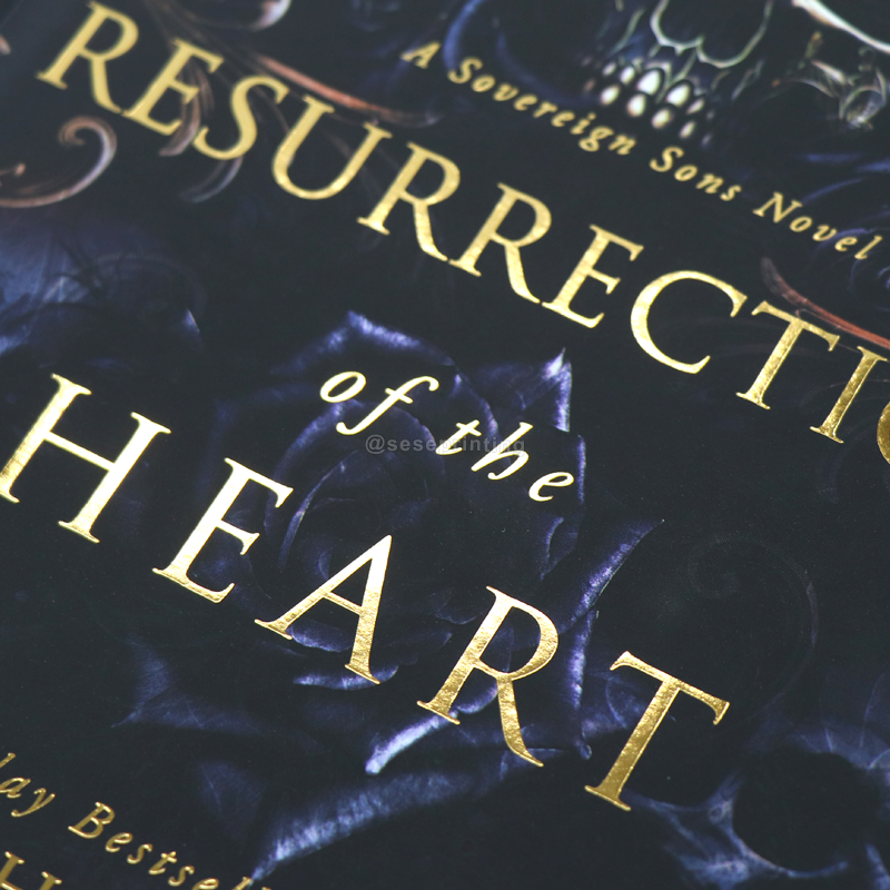 Veröffentlichung eines Schwarz-Weiß-Hardcover-Buches mit individuell lackierten Kanten 9