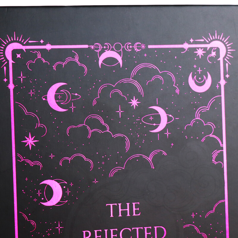 Sonderausgabe des Romans in Vollfarbe mit individuell lackierten Schnittkanten 10