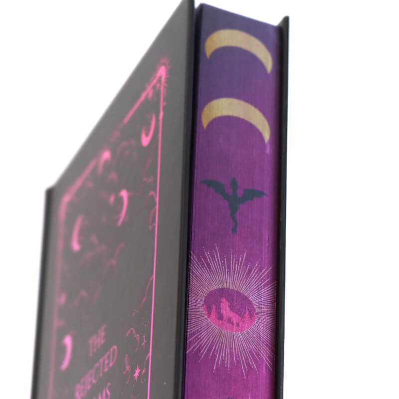 Sonderausgabe des Romans in Vollfarbe mit individuell lackierten Schnittkanten 11