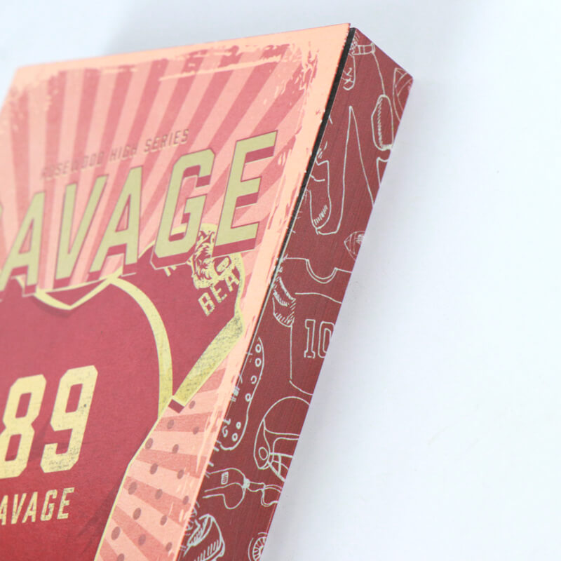 Taschenbuchromane mit UV-Lackierung auf dem Einband und lackierten Kanten 9