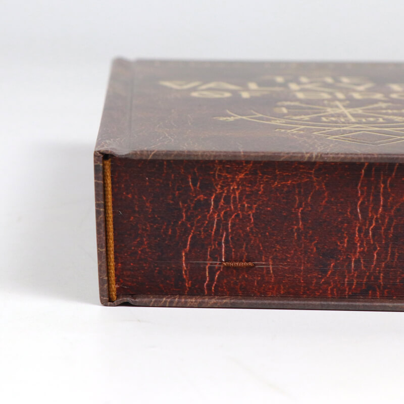 Black and White Printing Gold Foil Hardcover Book with Sprayed Edges 12