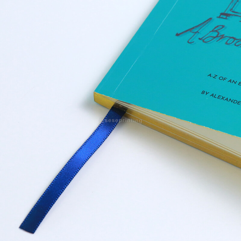 Printing Paperback Novels with Sprayed Edges and Gold Foil Stamping 10