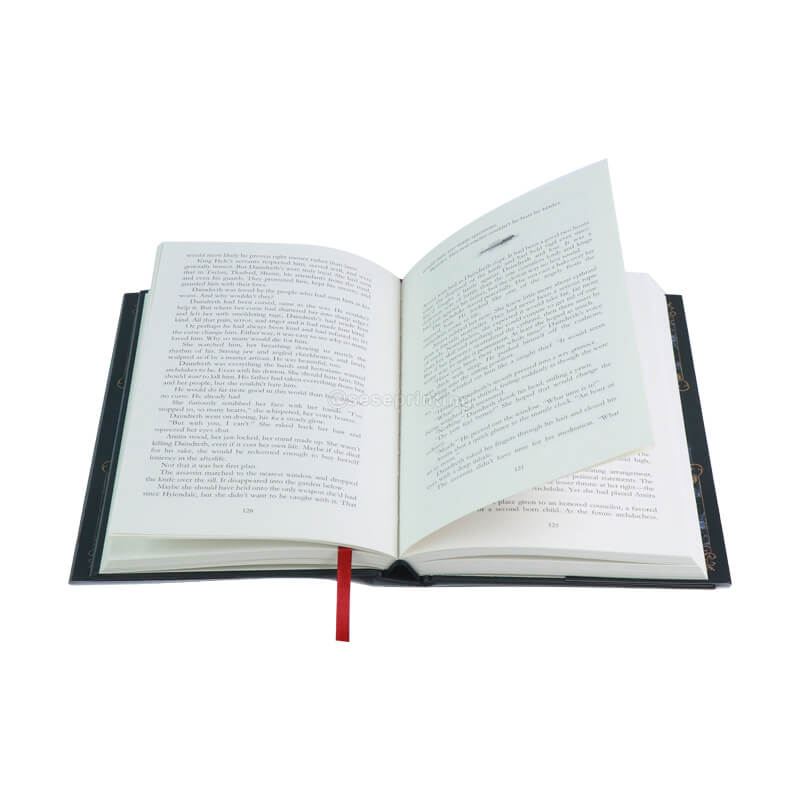 Inbunden bok med omslag, matt laminering, svartvitt invändigt tryck 7