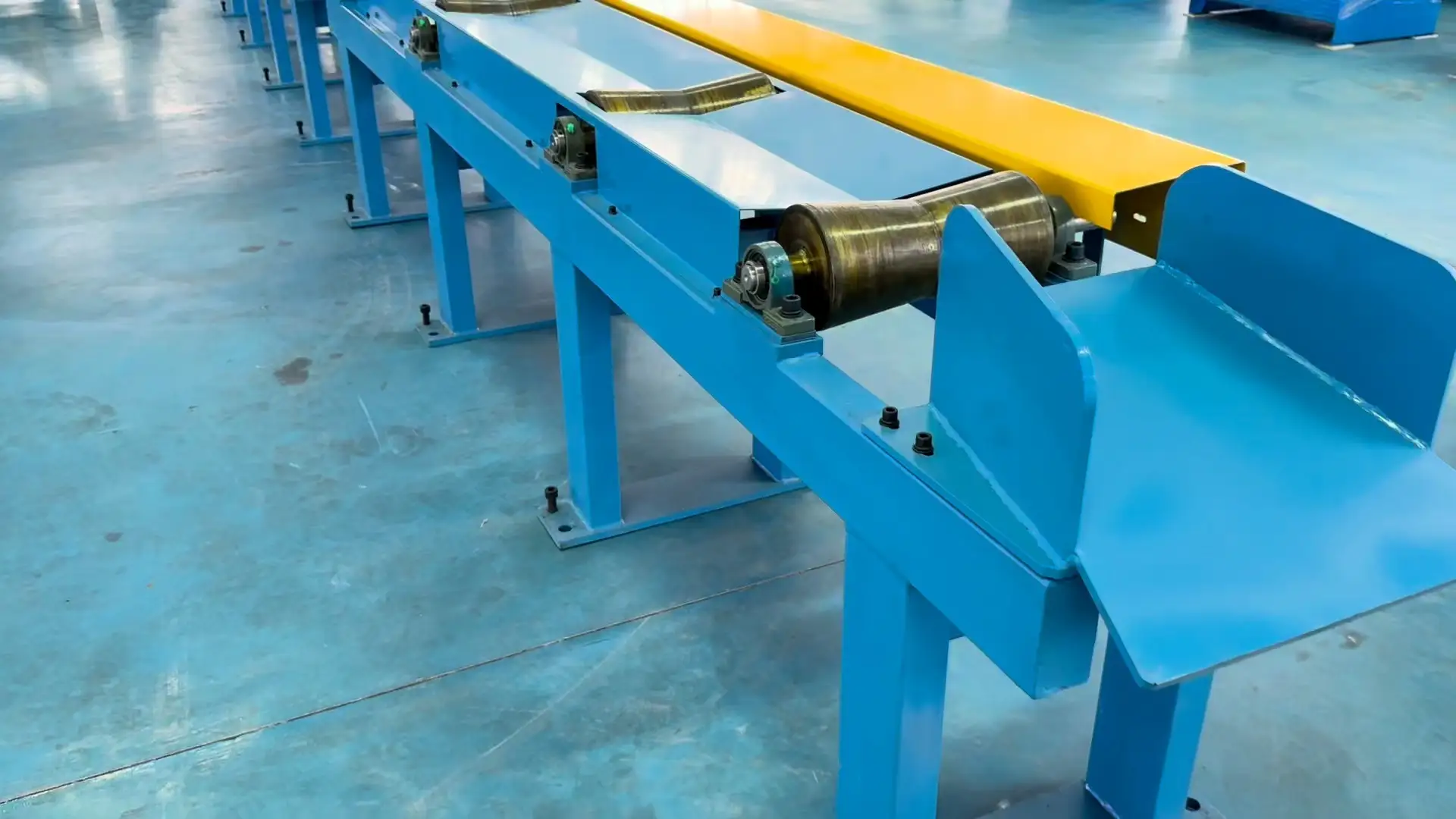 Máquina automática de apilamiento y embalaje de tubos de acero de estilo electromagnético 1