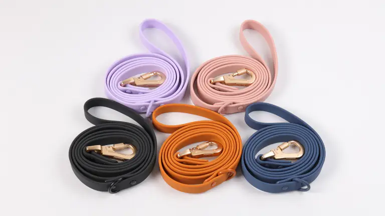 OKEYPETS Vente en gros Ensemble laisse et collier pour chien en PVC imperméable et durable de haute qualité, idéal pour les activités de plein air. 1