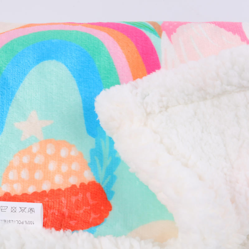 Couverture pour chien douce et mignonne en polaire sherpa, chaude et lavable, avec logo et motif personnalisables. 12