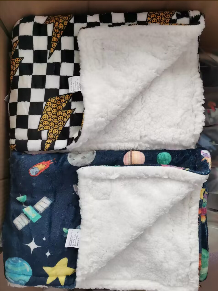 Couverture pour chien douce et mignonne en polaire sherpa, chaude et lavable, avec logo et motif personnalisables. 18