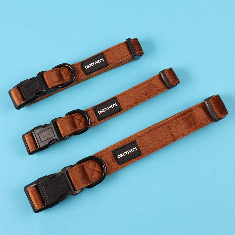 Collier pour chien en velours personnalisé, ajustable, avec logo personnalisé, idéal pour les promenades en extérieur. Fabriqué en Chine. 9