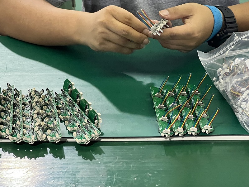 Laisse rétractable personnalisée OKEYPETS pour chien, ultra-résistante, avec lampe torche LED rechargeable 21