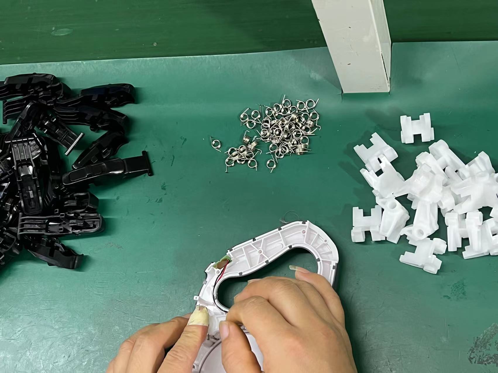 Laisse pour chien lumineuse LED en nylon personnalisée avec logo personnalisé - Vente en gros - Laisse pour chien lumineuse LED rétractable automatique 27