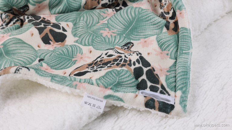 Couvertures d'hiver douces en sherpa pour animaux de compagnie, chaudes et mignonnes, neuves et personnalisées, imprimées par sublimation, pour chiens. 14