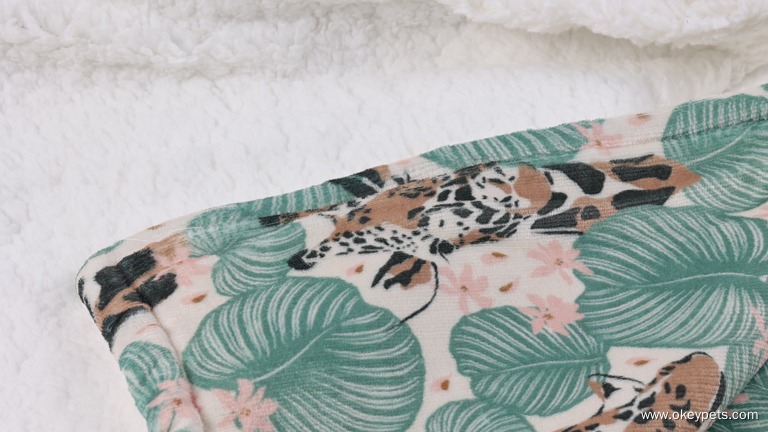 Couvertures d'hiver douces en sherpa pour animaux de compagnie, chaudes et mignonnes, neuves et personnalisées, imprimées par sublimation, pour chiens. 10