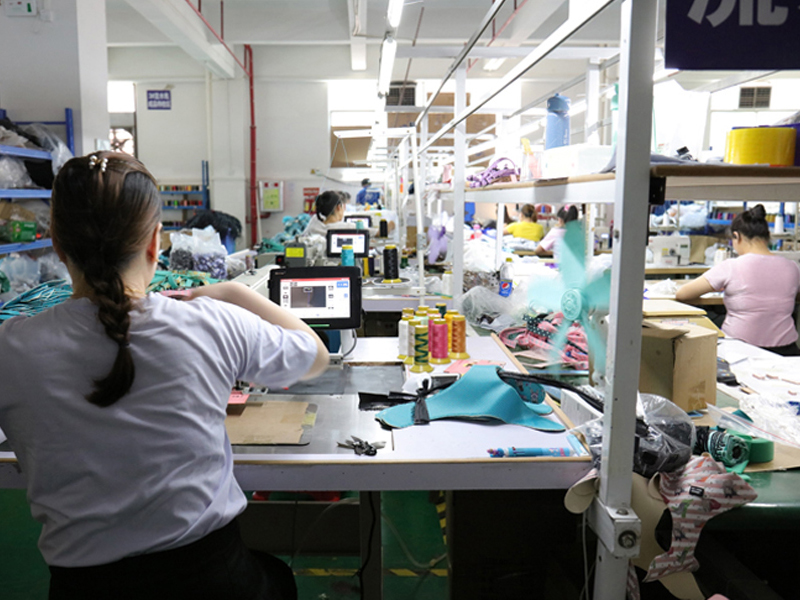 Ensemble harnais et laisse pour chien en gros, harnais en velours ajustable avec nœud papillon. 29