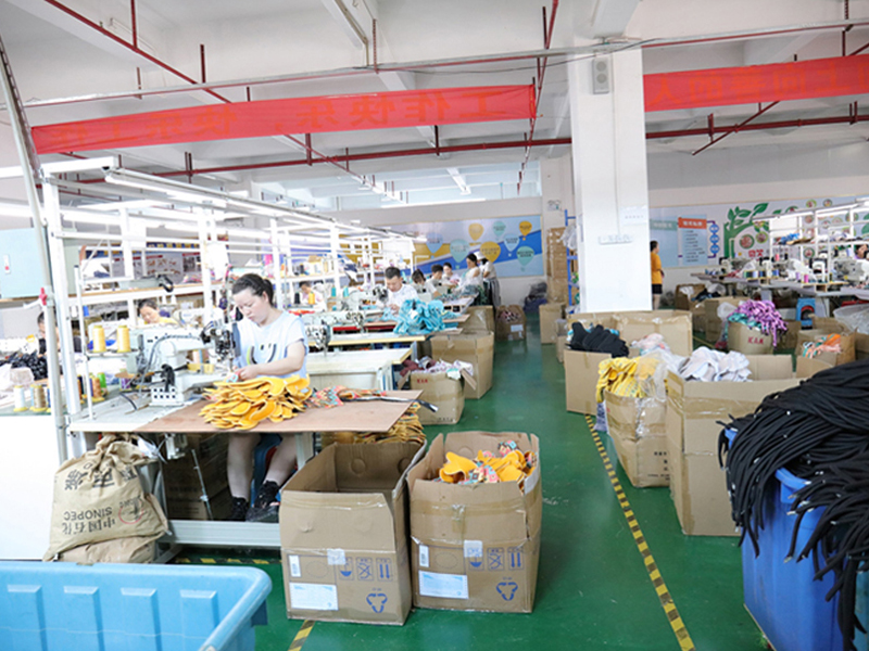 Ensemble harnais et laisse pour chien en gros, harnais en velours ajustable avec nœud papillon. 26