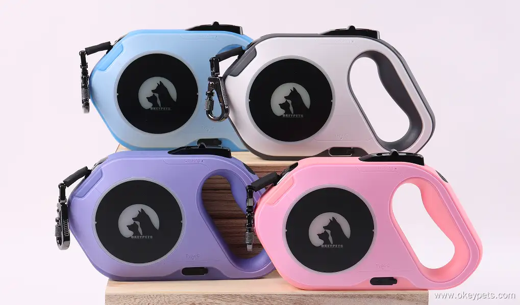 Laisse longue rétractable OKEYPETS avec lumière LED violette, rose et bleue 1