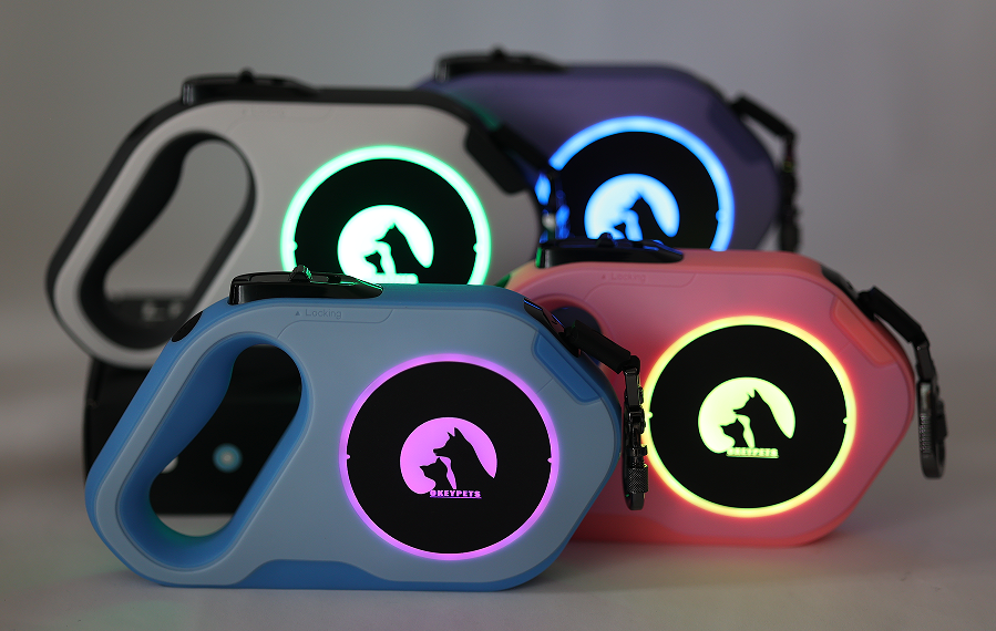 Laisse longue rétractable OKEYPETS avec lumière LED violette, rose et bleue 11