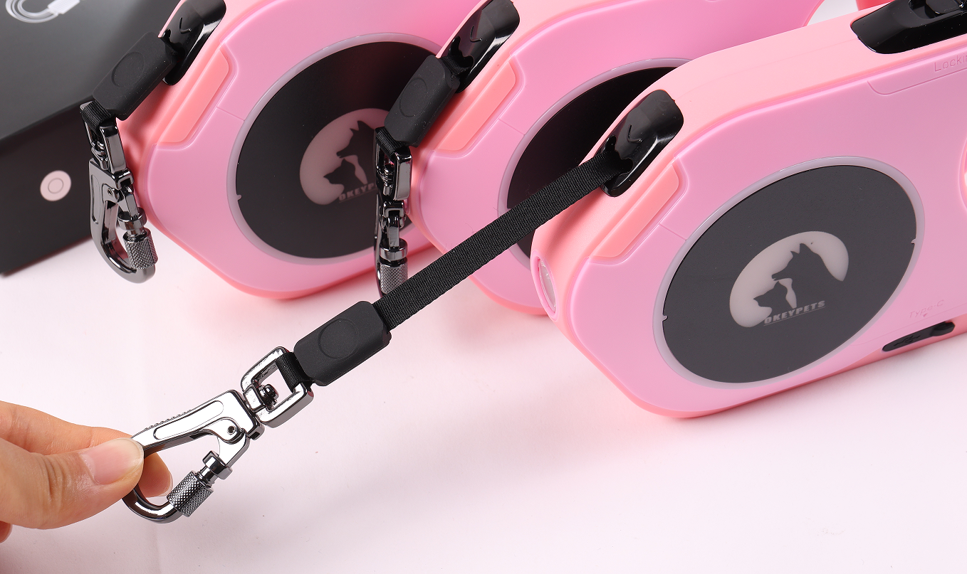 Laisse longue rétractable OKEYPETS avec lumière LED violette, rose et bleue 12