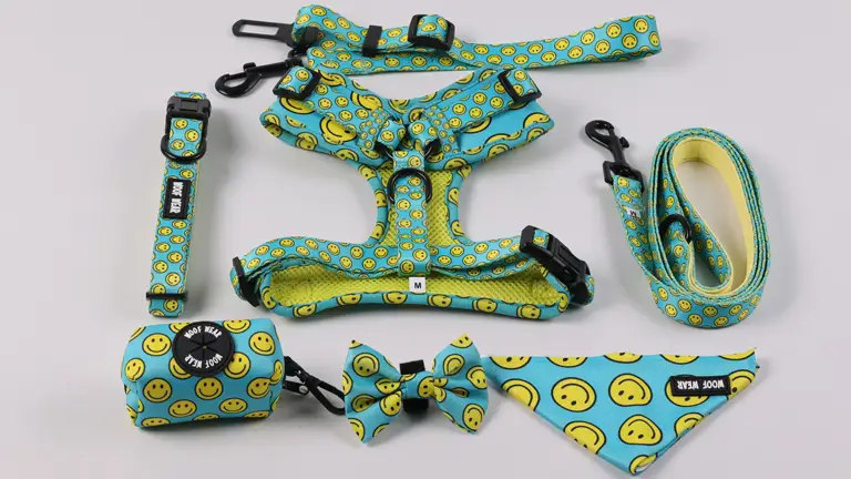 Harnais pour chien personnalisé pour Noël, imprimé par sublimation, ajustable, en maille respirante, avec laisse et collier, et logo. 1