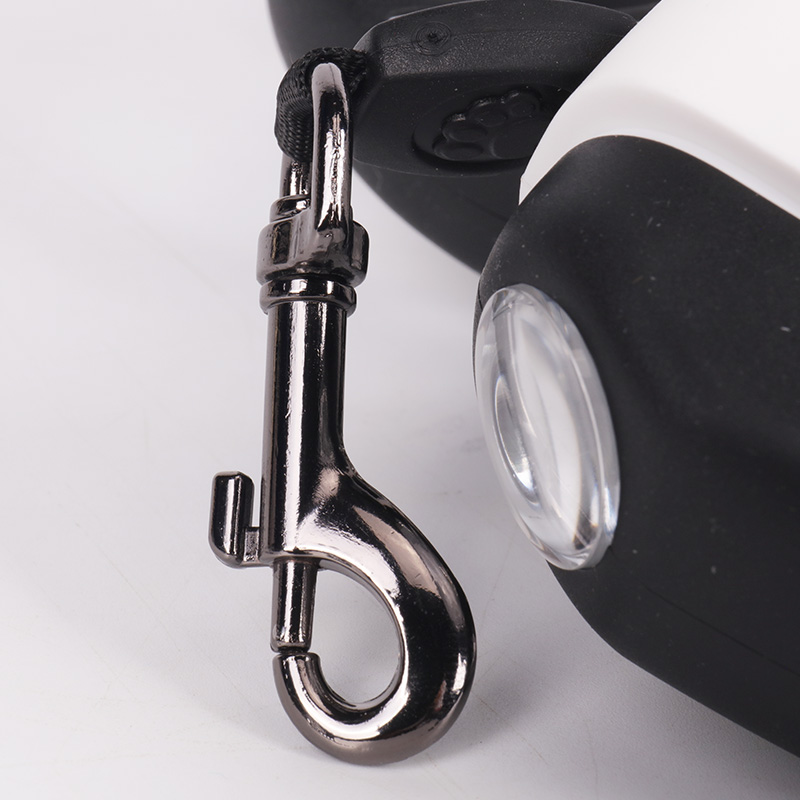 Laisse rétractable pour chien OKEYPETS avec lampe torche LED puissante, poignée antidérapante et confortable, pour une promenade automatique personnalisée. 18