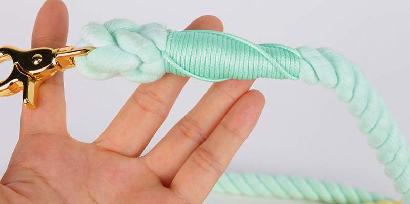 Laisse pour animaux de compagnie OKEYPETS aux couleurs chatoyantes, fabriquée à la main en corde de coton tressée avec mousqueton pivotant en métal doré 11