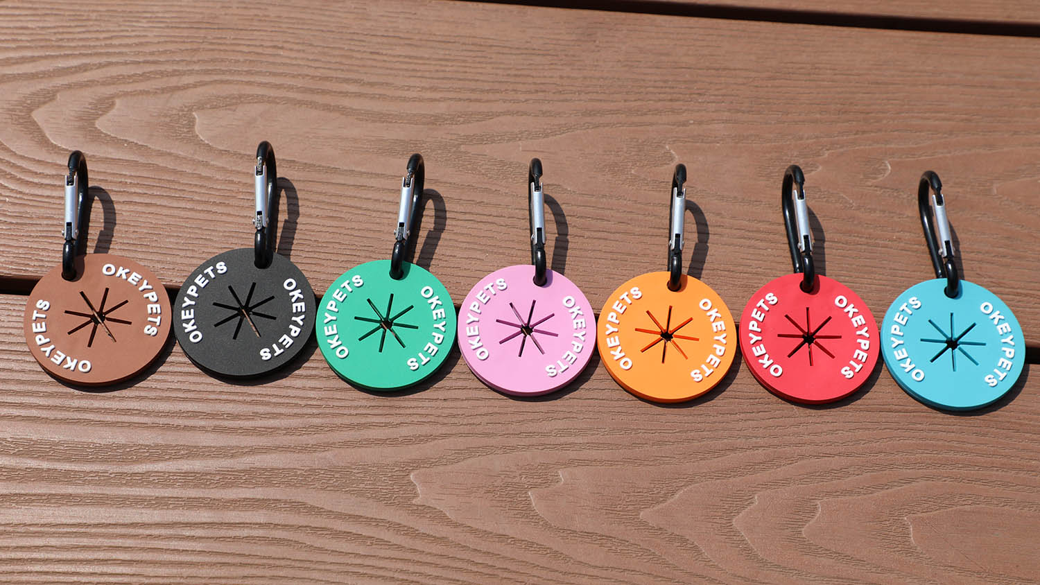  Le meilleur porte-sacs à déjections canines en silicone écologique OKEYPETS comprend un accessoire pour transporter les sacs usagés. Marque : OKEYPETS 