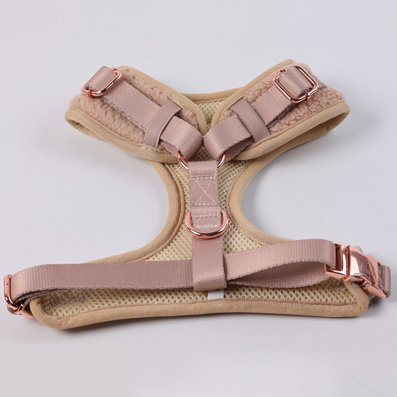 Harnais pour chien Sherpa chaud et luxueux avec collier ajustable, couleur marron unie, étiquette PVC personnalisée pour l'extérieur 7