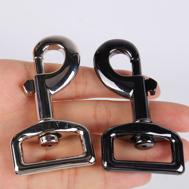 Mousquetons à ressort robustes et personnalisés OKEYPETS pour laisses de chien - Fabricants de laisses pour animaux de compagnie en provenance de Chine | OKEYPETS 