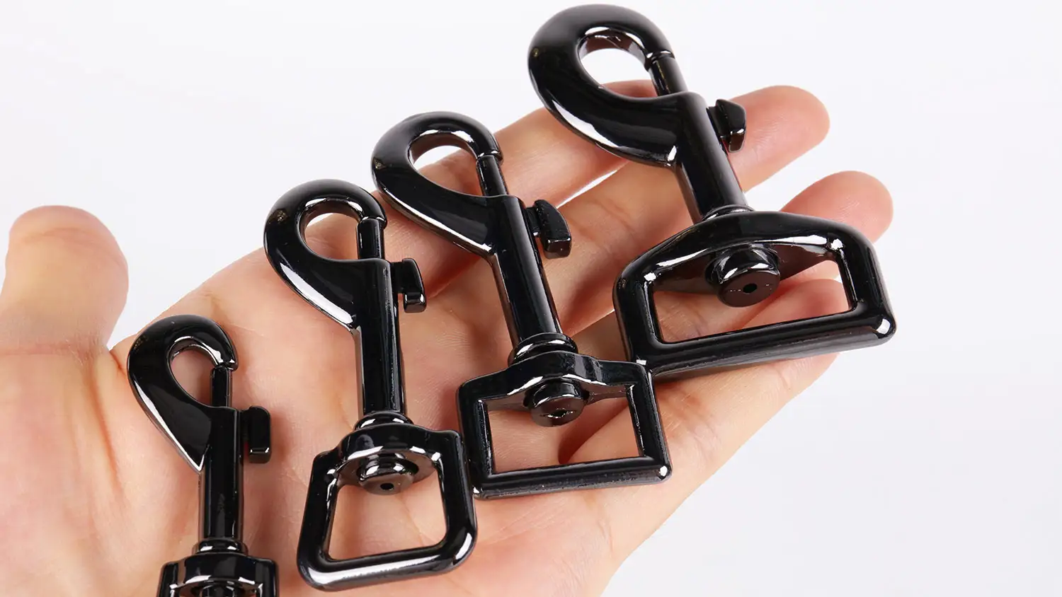 Fabricants de mousquetons et clips robustes personnalisés pour laisses de chiens OKEYPETS 1