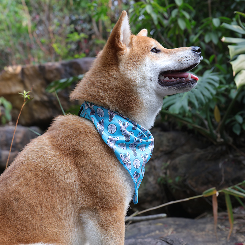OKEYPETS - Vente en gros de bandanas triangulaires confortables en polyester pour chiens, au design unique et créatif. 8