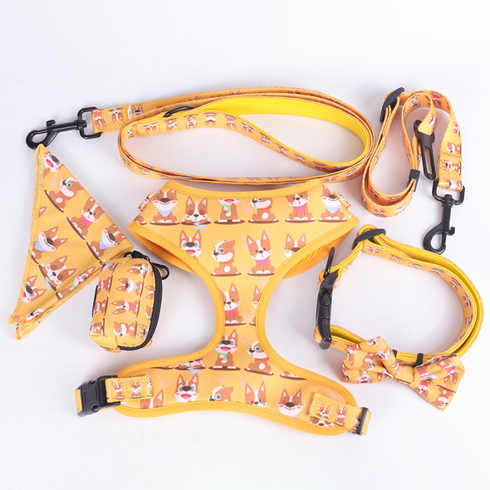 OKEYPETS - Vente en gros de bandanas triangulaires confortables en polyester pour chiens, au design unique et créatif. 21