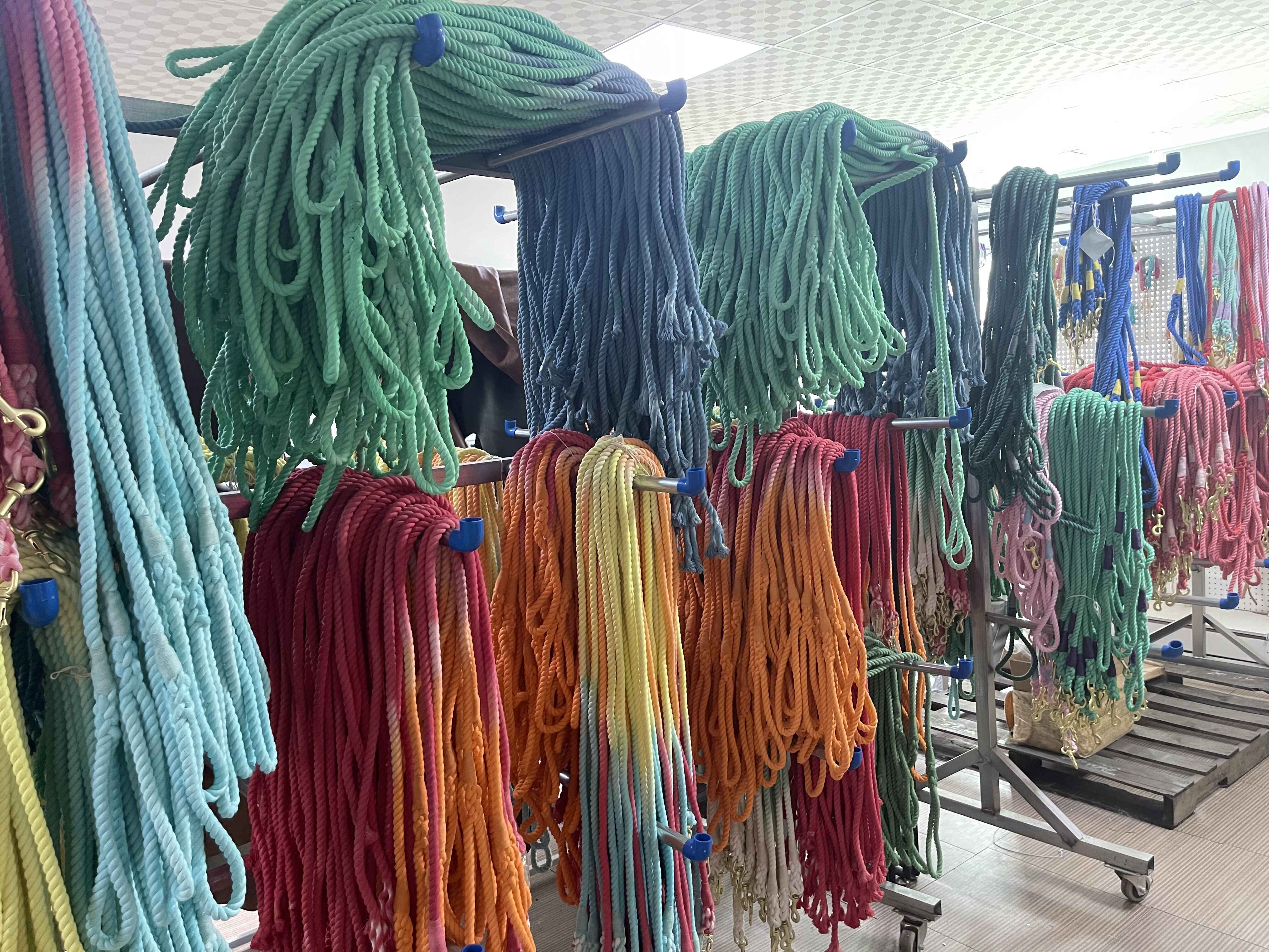 OKEYPETS - OKEYPETS Vente en gros de laisses de luxe colorées tie-dye ombrées pour animaux de compagnie, résistantes et de luxe, avec logo personnalisé, en coton robuste pour l'escalade et les chiens. Meilleures ventes. 28