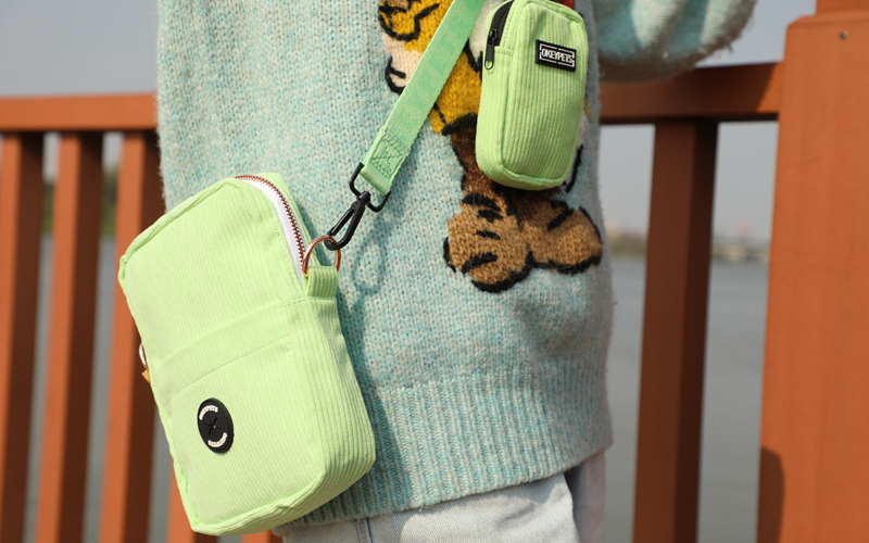 OKEYPETS Custom Designer Printing Strap Travel Pet Treat Pouch Corduroy Crossbody Walking Bag Dog Training Treat Bag 15