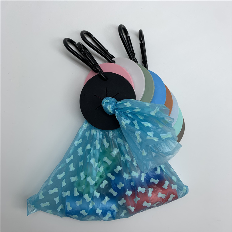 OKEYPETS - Аксесоар за разхождане на домашни любимци, релефно лого, силиконов държач за торбички за кучешки екскременти, диспенсър за торбички за кучешки екскременти, щипка за торбички за екскременти 13