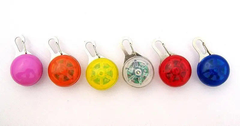 Lampe LED pour chien, harnais lumineux de sécurité pour animaux de compagnie, idéal pour les promenades nocturnes et le camping. 1