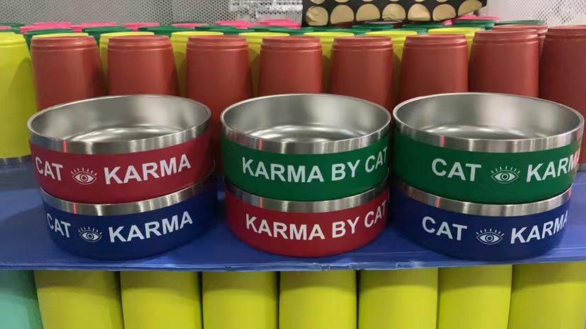 Gamelle pour chien de haute qualité, multicolore, en acier inoxydable, disponible en gros. 29