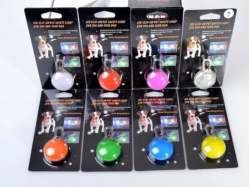 Pendentif lumineux LED pour chien - Veilleuse de sécurité clignotante 1
