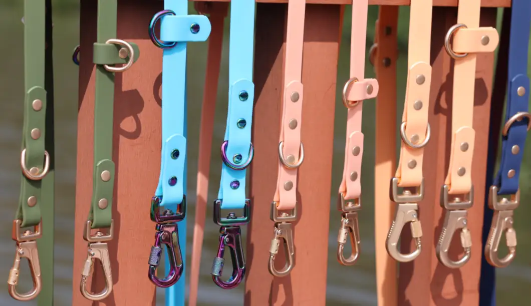 Laisse pour chien OKEYPETS personnalisée, résistante et durable, à double crochet, imperméable, en PVC, mains libres 1